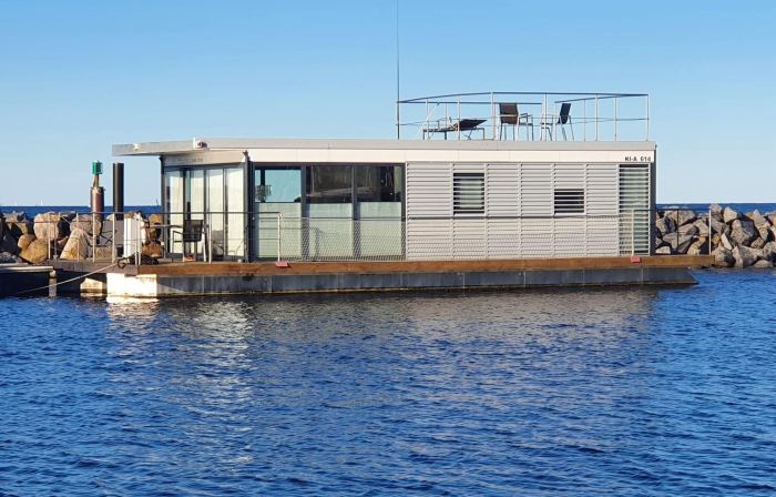 Hausboot in Laboe an der Kieler Foerde