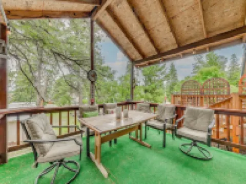 Eagle's Nest - Hot Tub, Deck & Prime Location 2 Bedroom Cabin Hotels in Cloudcroft