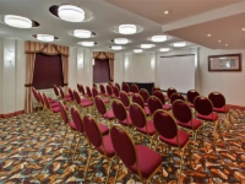 Holiday Inn CALGARY-AIRPORT by IHG カルガリーのホテル