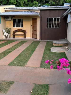 Casa Flor do Ipê Homes Hotels in Nobres