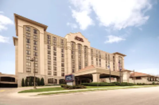 Hampton Inn & Suites Kansas City-Country Club Plaza Hotels near University of Missouri-Kansas City
