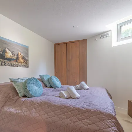 Charming 8-person Villa With hot tub Near the Forest