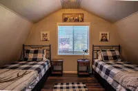 Cozy cottage nestled in the middle of Cloudcroft