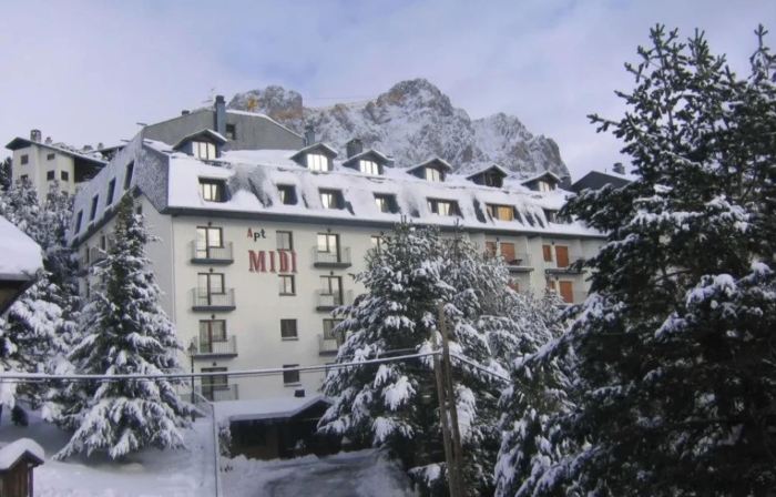 Apartamentos Midi 3000