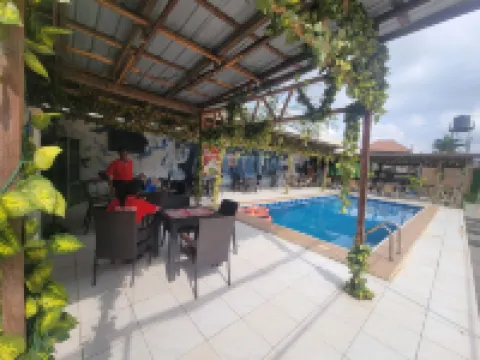 Canada World Hotel فنادق في 