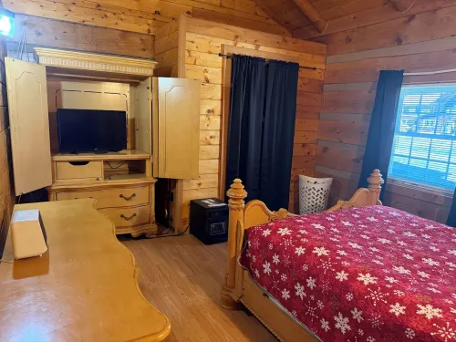 Cozy cabin in lovely Seneca Rocks WV with WiFi, smart TVs and jucuzzi tub