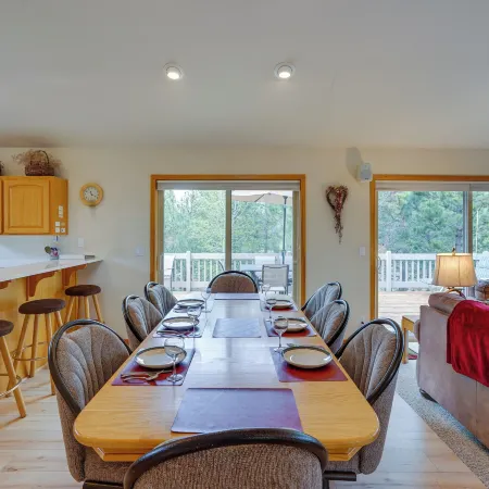 Sunriver Getaway w/ Sharc Waterpark Passes!
