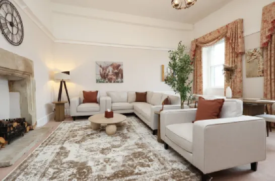 Spacious 3BR Flat in Cowbridge Centre Hotels in 