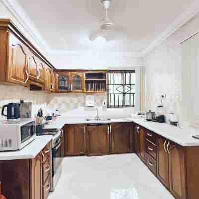 Entire First Floor With 3 En-suite Bedrooms Rooms