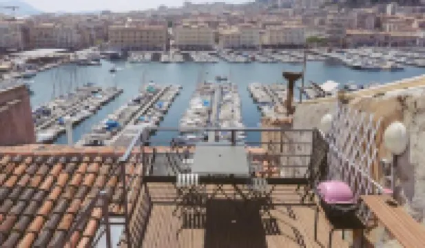 Vieux Port to Notre Dame de la Garde Triplex 70 m2 terrace