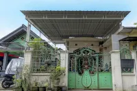 Hotel O Nurul Homestay Syariah Hotel di Gresik Regency