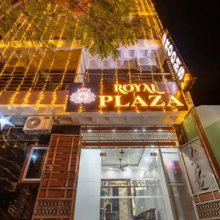 Treebo Royal Plaza,700 MTS from Promenade Beach