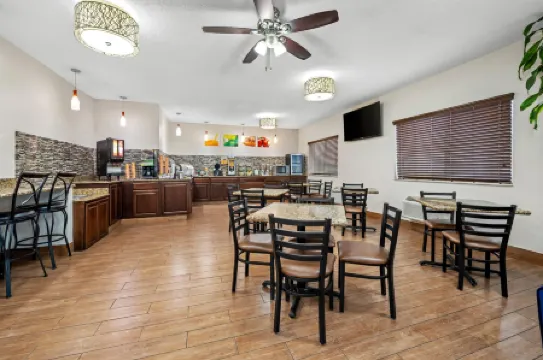 Quality Inn Dubuque on Hwy 20