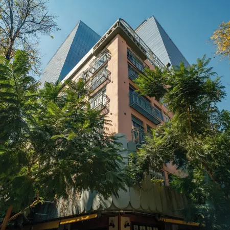 Pandora House Отели рядом с достопримечательностью «Посольство США»