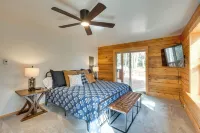 Wraparound Porch and Forest Views Angel Fire Cabin - 3성급