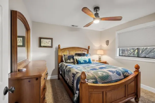 Forest View Cabin - 4 Br, Family & Pet-Friendly, AC, Game Area, & Close Hiking