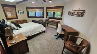 Lakeside Retreat at Schroon LakeSpacious Home with Lakeside Access and Moorings