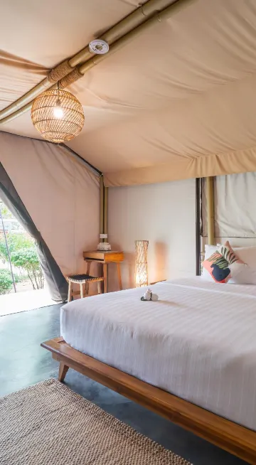 เต็นท์ วิวคลอง (เตียงคิงไซส์)