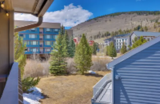 Copper Mtn Condo w/ Heated Pool: Ski-in/Walk-Out!