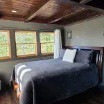 Cozy cabin in Hot Springs, minutes away from town!