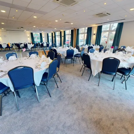 Holiday Inn KENILWORTH - WARWICK by IHG Отели рядом с достопримечательностью «Бизнес-парк Stoneleigh Park»