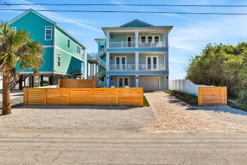 Brand new Oceanfront Home With Private hot Tub,outdoor Shower and Grill