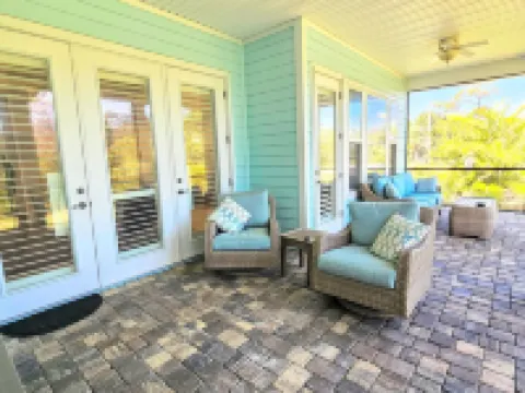 New Custom House! Private, Clean, Safe! Walk to the Beach! Hotels in Butler Beach