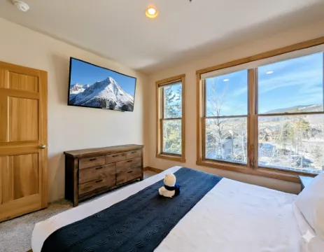 Spacious Deck and Cozy Fireplace - Inviting Mountain Retreat