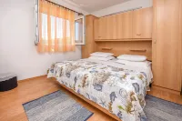 Apartments Mirta - parking