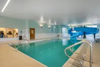 Radisson Hotel & Conference Centre Calgary Airport - ที่มีสระว่ายน้ำ