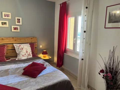 Le Cabanou - Private Spa in the Countryside. Quiet, Natural Setting with Superb Views