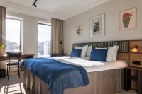 Quality Hotel The Book