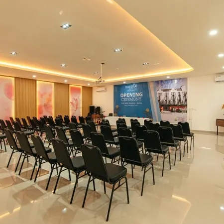True Blue Hotel Menteng Отели рядом с достопримечательностью «Посольство Египта»