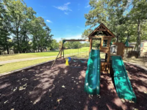 Serenity Now Quiet 4 Bdr Next to Margaritaville!