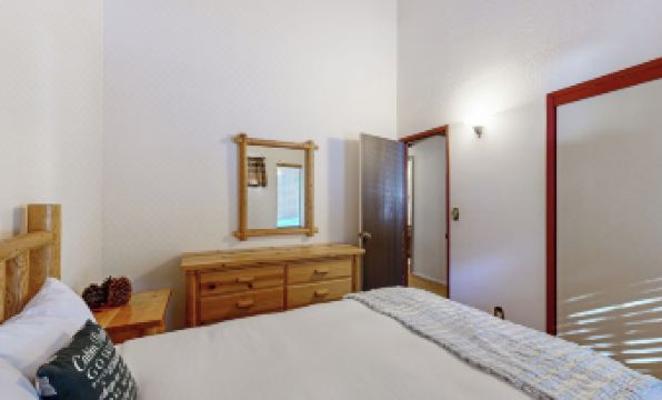 < 2 Mi to Tahoe Donner Ski Resort: Serene Retreat