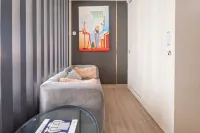 Strategic Studio at Apartment Collins Boulevard By Travelio