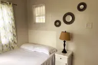 Sheridan's Place - 1 minute walk to the beach Hotel di 