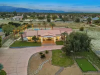 Chateau Giraffe, a unique luxurious estate near Palm Desert & La Quinta