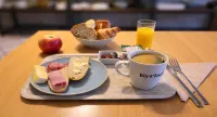 基里亞德飯店-蒙彼利埃中央安蒂格納 - 早餐