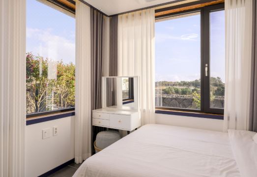 표선 돌담집 야외 수영장