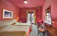 Country Club Hotel & Suites