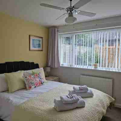 Cosy, Spotless Apartment Near Cruise Port with Thoughtful Extras Rooms