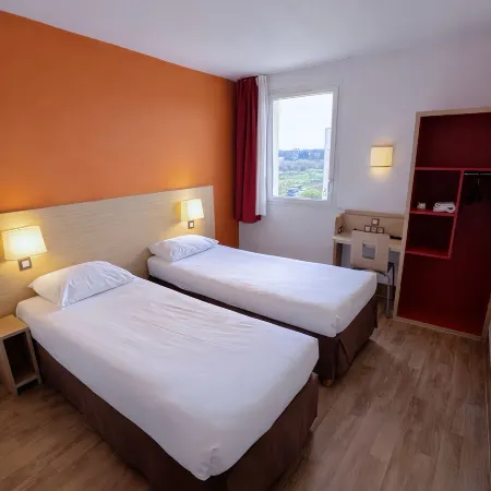 Hotel HubOne3 Istres