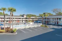 Hotel South Tampa & Suites - Parkplatz