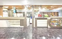 Hotel Pasar Besar RedPartner near Tugu Pahlawan