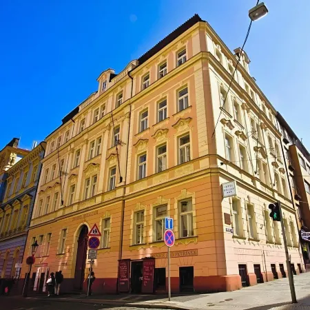 Hotel William Отели рядом с достопримечательностью «Лорета»