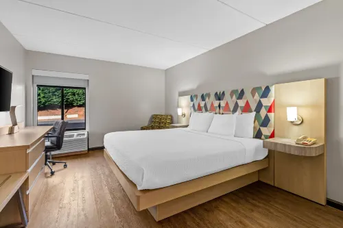 Days Inn & Suites by Wyndham Peachtree Corners/Norcross
