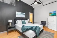 Cozy Bedroom Retreat in the Heart of Kansas City - Apartments