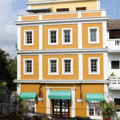 The Richmond Hotels near French War Memorial