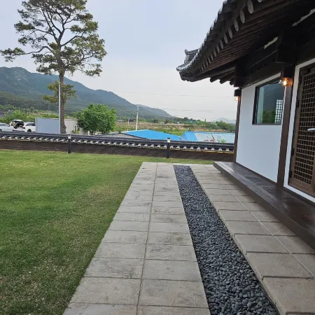 Gyeongju Hwarangroo Отели рядом с достопримечательностью «Старинный дом Воламджэ»